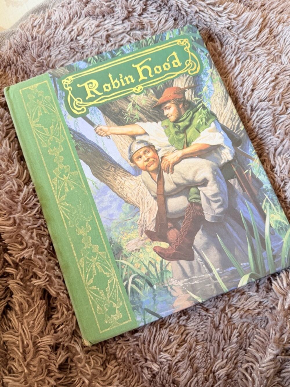 Vintage Robin Hood Illustrated Hardcover Book 1989 edition collector book